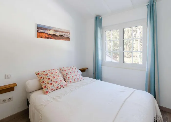 Villa Maison Familiale Climatisee, Acces Wifi, Parking, Proche - Fr-1-409-221
