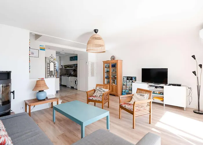 Maison Familiale Climatisee, Acces Wifi, Parking, Proche - Fr-1-409-221 Villa